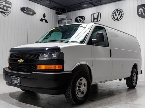Used 2018 Chevrolet Express 2500 image 2