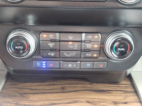 Certified 2019 Ford F150 Lariat w/ Equipment Group 502A Luxury AWD/4WD image 20