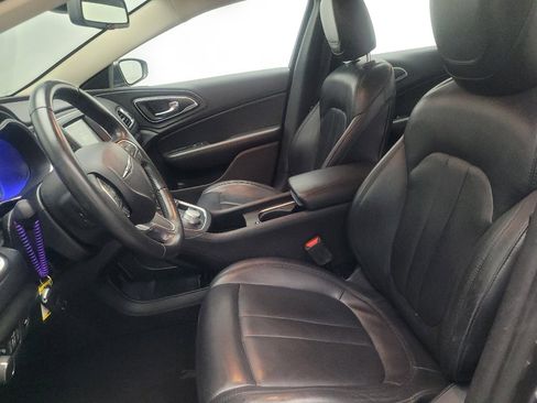 Used 2017 Chrysler 200 Limited Platinum w/ Comfort & Convenience Group FWD image 17