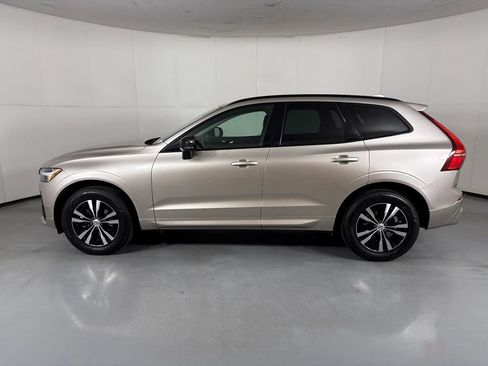 Used 2025 Volvo XC60 B5 Core AWD/4WD image 5