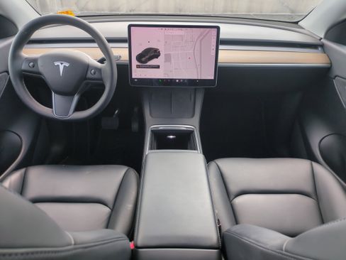 Used 2022 Tesla Model Y Long Range image 16