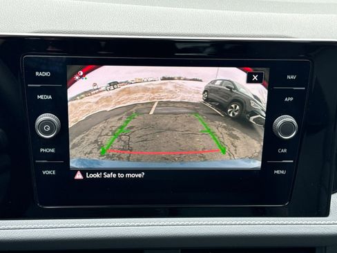 Certified 2025 Volkswagen Jetta SEL image 35