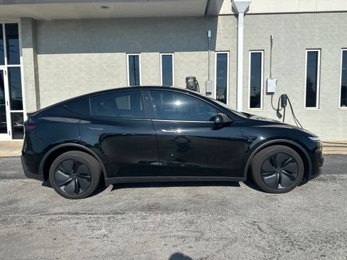 Used 2026 Tesla Model Y AWD image 4