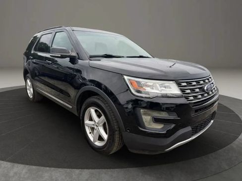 Used 2016 Ford Explorer XLT w/ Equipment Group 202A AWD/4WD image 3