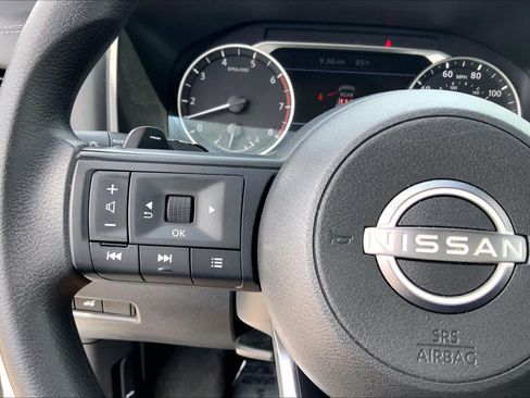 Used 2024 Nissan Rogue SV AWD/4WD image 24