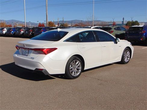 Used 2021 Toyota Avalon XLE image 4