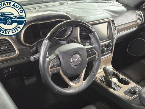 Used 2017 Jeep Grand Cherokee Overland AWD/4WD image 11