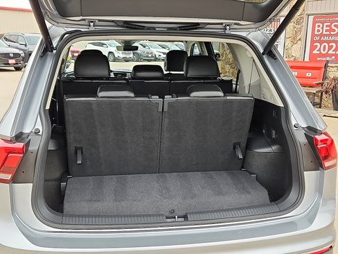 Used 2024 Volkswagen Tiguan SE image 6