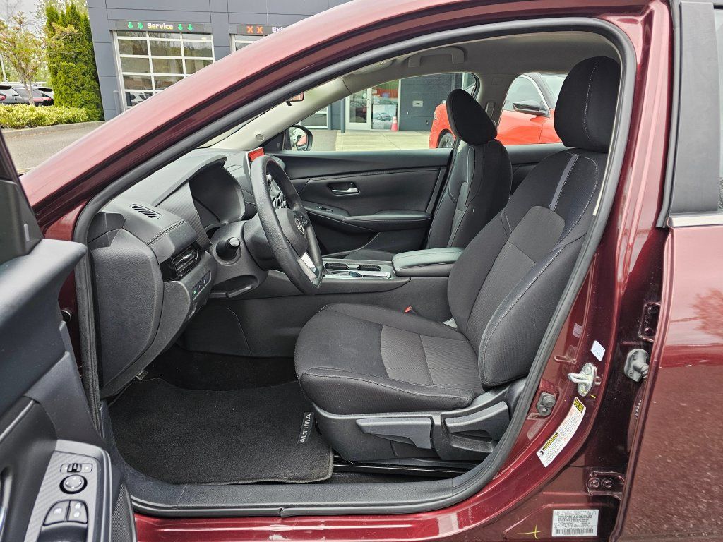 Used 2024 Nissan Sentra SV FWD image 17