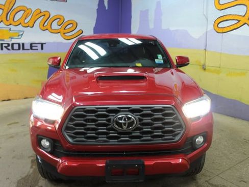 Used 2020 Toyota Tacoma TRD Sport AWD/4WD image 3