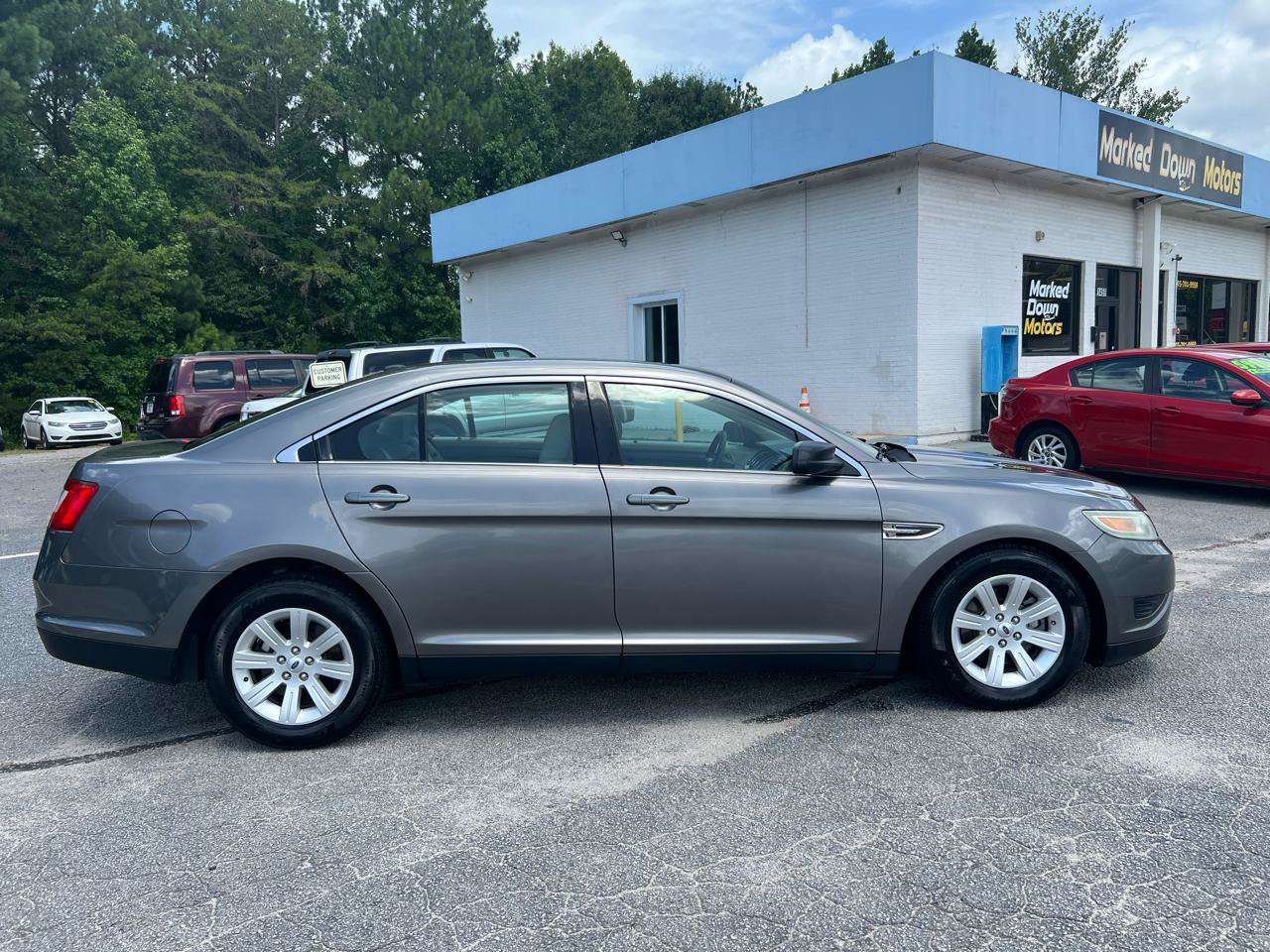 Used 2011 Ford Taurus SE FWD image 4