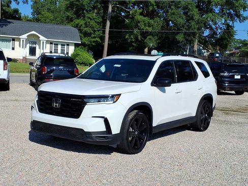 Used 2025 Honda Pilot Black Edition image 3
