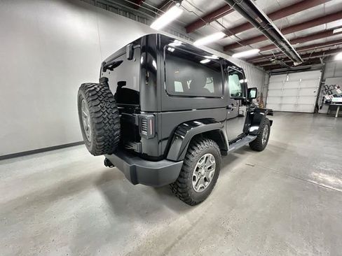 Used 2017 Jeep Wrangler Rubicon w/ Power Convenience Group AWD/4WD image 8
