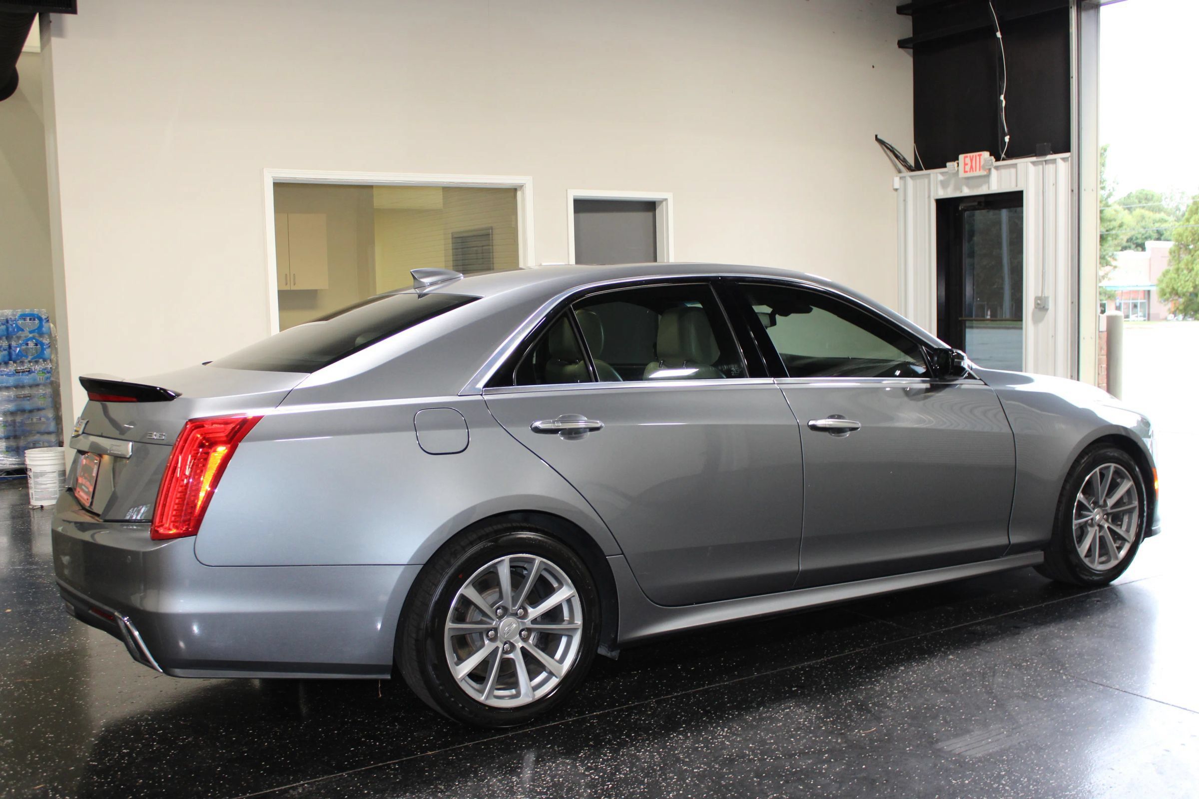 Used 2018 Cadillac CTS Luxury RWD image 3