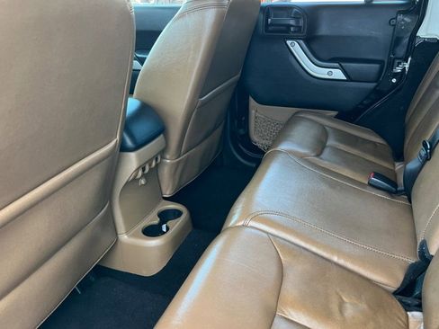 Used 2013 Jeep Wrangler Unlimited Sahara image 9