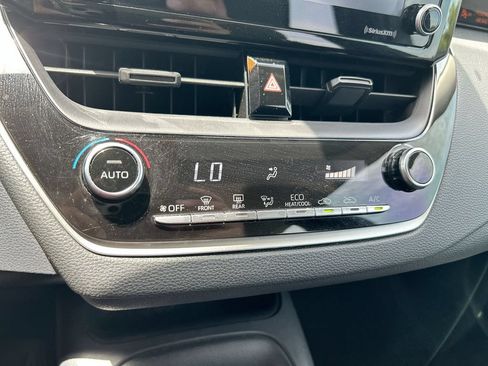 Certified 2022 Toyota Corolla LE FWD image 23