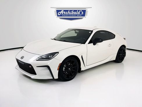 Used 2023 Toyota GR86 Premium RWD image 3