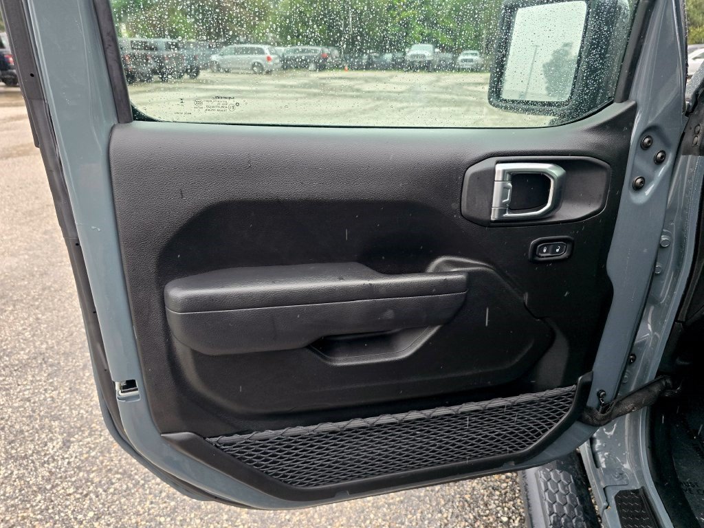 Used 2025 Jeep Wrangler Sport AWD/4WD image 13