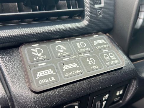 Used 2018 Toyota 4Runner SR5 Premium AWD/4WD image 19