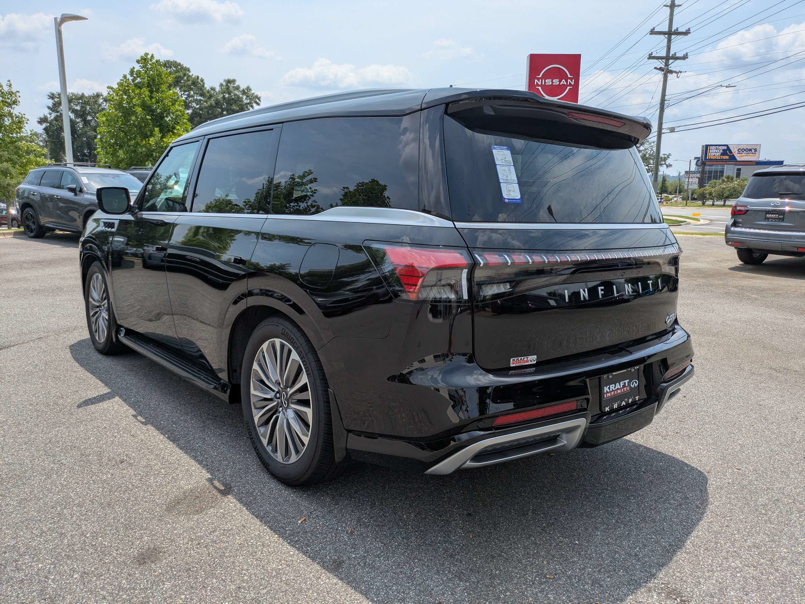 Used 2026 INFINITI QX80 Luxe w/ Cargo Package AWD/4WD image 6