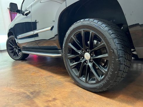 Used 2018 Cadillac Escalade Luxury RWD image 44