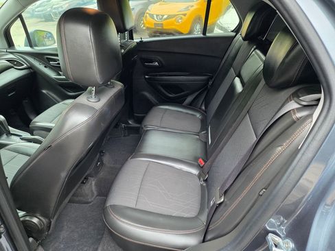 Used 2022 Chevrolet Trax LT w/ LT Convenience Package AWD/4WD image 7