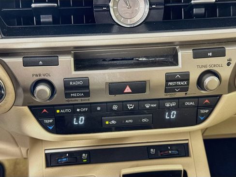 Used 2013 Lexus ES 350 w/ Luxury Pkg FWD image 20