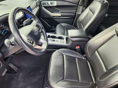 Used 2023 Ford Explorer XLT w/ Equipment Group 202A image 15