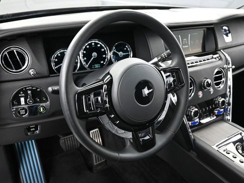 Used 2023 Rolls-Royce Cullinan w/ Technology Package image 17
