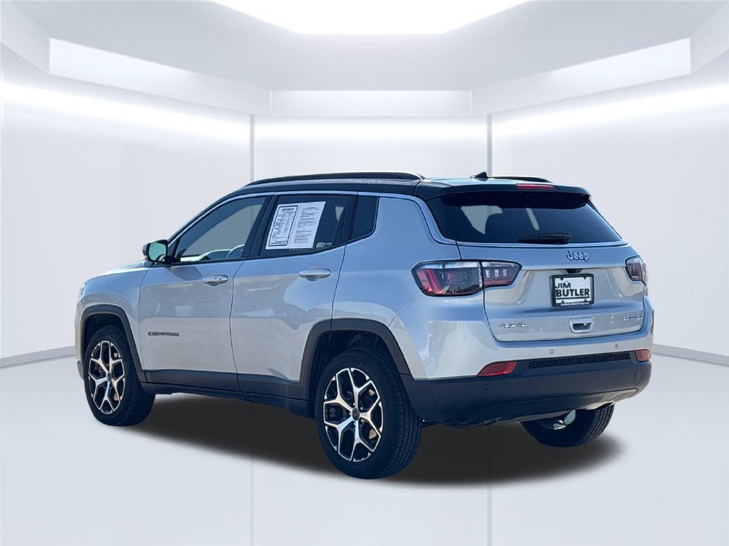 Used 2025 Jeep Compass Limited AWD/4WD image 4