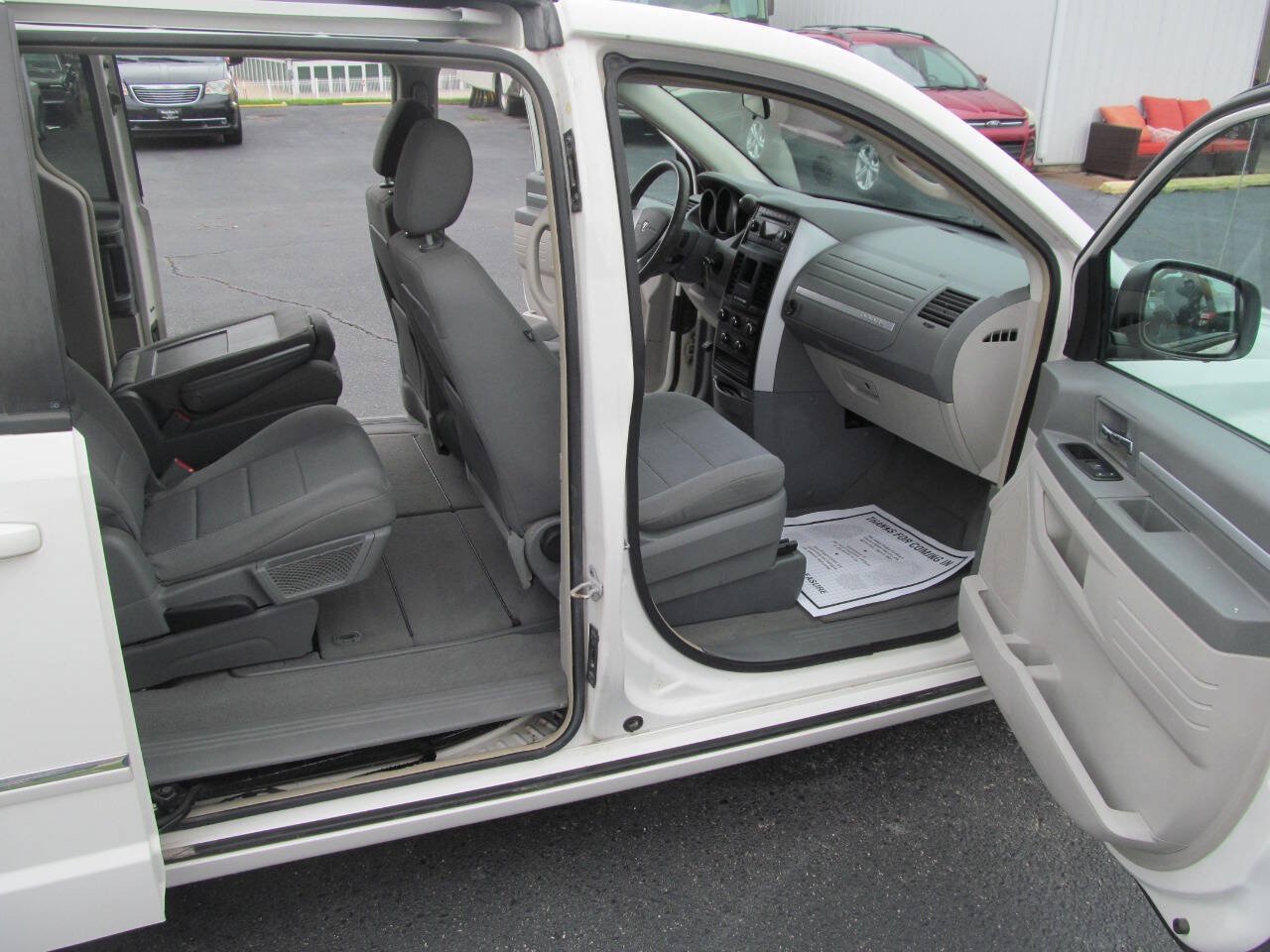 Used 2008 Dodge Grand Caravan SXT FWD image 16