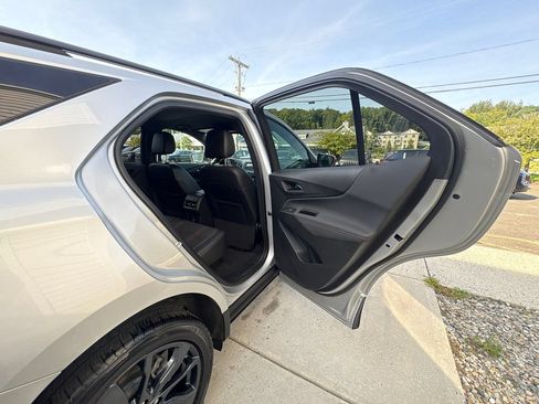 Used 2022 Chevrolet Equinox RS AWD/4WD image 40