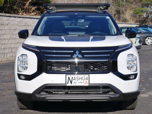 Used 2026 Mitsubishi Outlander AWD image 2
