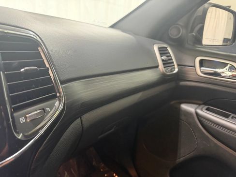 Used 2022 Jeep Grand Cherokee Laredo X AWD/4WD image 24