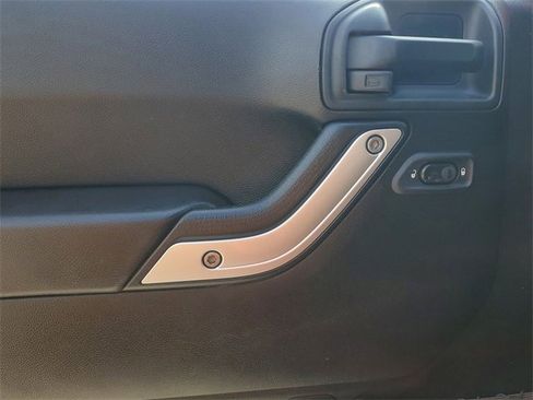 Used 2017 Jeep Wrangler Rubicon w/ Dual Top Group image 13