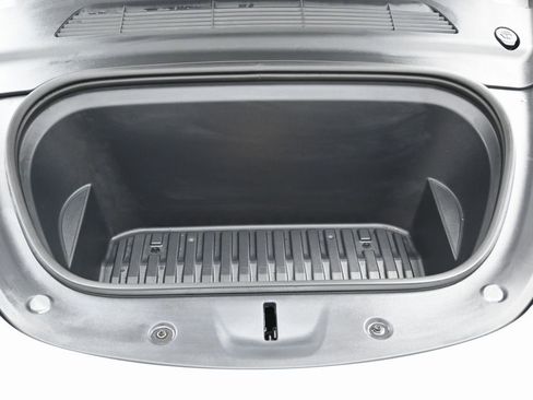 Used 2022 Tesla Model Y Long Range image 43