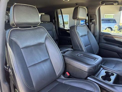Used 2023 Chevrolet Suburban Premier image 11