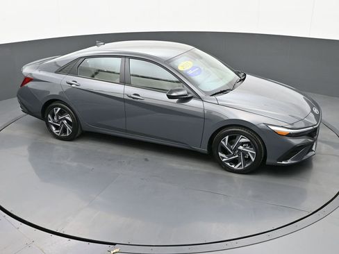 Certified 2025 Hyundai Elantra Sport image 39