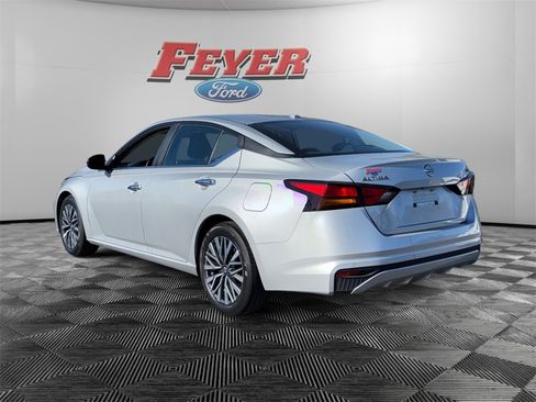 Used 2024 Nissan Altima 2.5 SV image 3