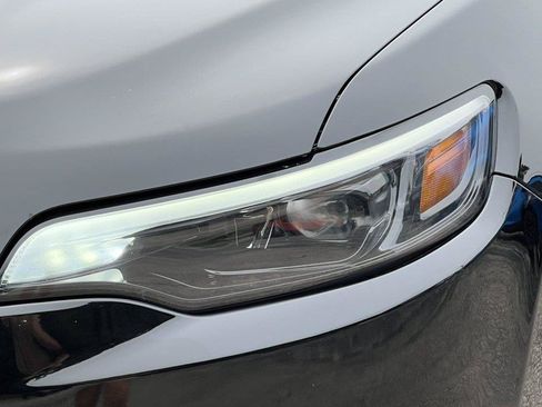 Used 2019 Jeep Cherokee Limited w/ Trailer Tow Group AWD/4WD image 35