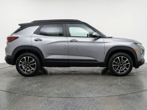 Used 2025 Chevrolet TrailBlazer LT w/ Driver Confidence Package AWD/4WD image 11