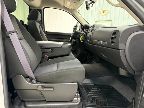 Used 2011 Chevrolet Silverado 1500 LT w/ Interior Plus Package AWD/4WD image 15