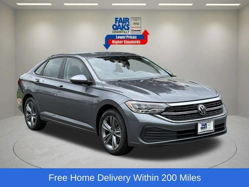 Used 2024 Volkswagen Jetta SE FWD image 1