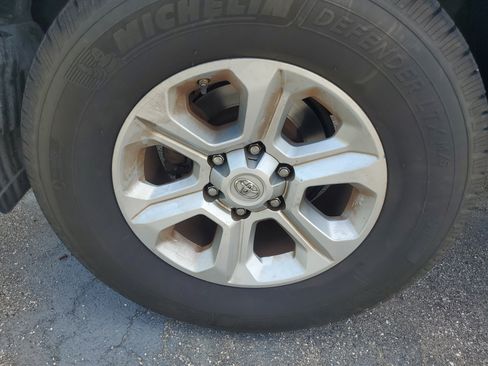 Used 2020 Toyota 4Runner SR5 AWD/4WD image 4