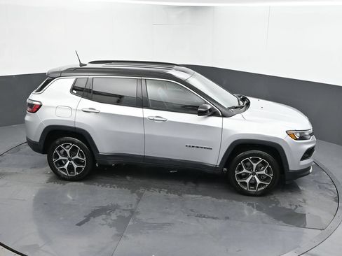 Used 2025 Jeep Compass Limited AWD/4WD image 15