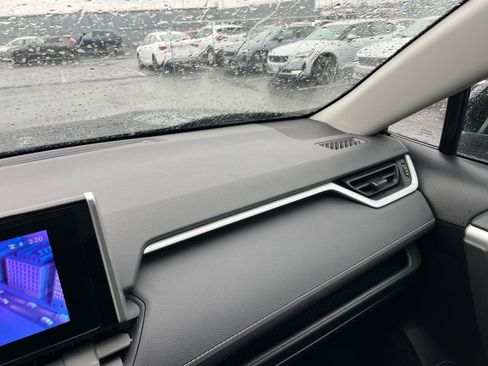 Used 2025 Toyota RAV4 XLE image 36