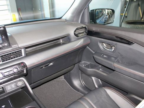 Used 2025 Honda Pilot TrailSport image 26