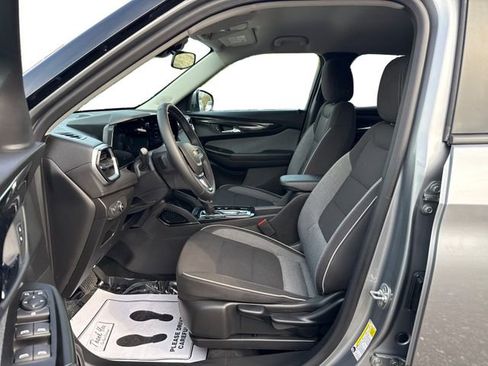 Used 2024 Chevrolet TrailBlazer LT w/ LT Cold Weather Package AWD/4WD image 10