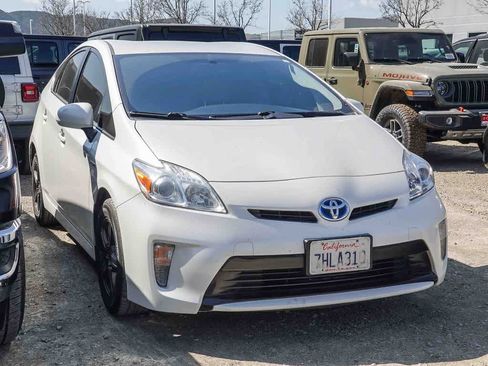 Used 2014 Toyota Prius Four image 3