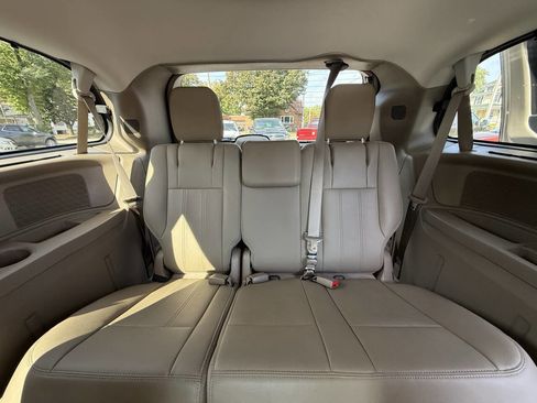Used 2016 Chrysler Town & Country Touring w/ Driver Convenience Group image 25